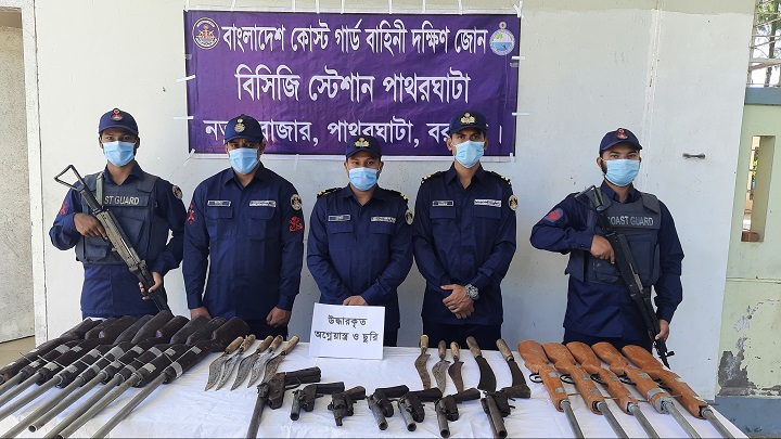 বিষখালী নদীর মোহনা থেকে বিপুল পরিমাণ অস্ত্র উদ্ধার