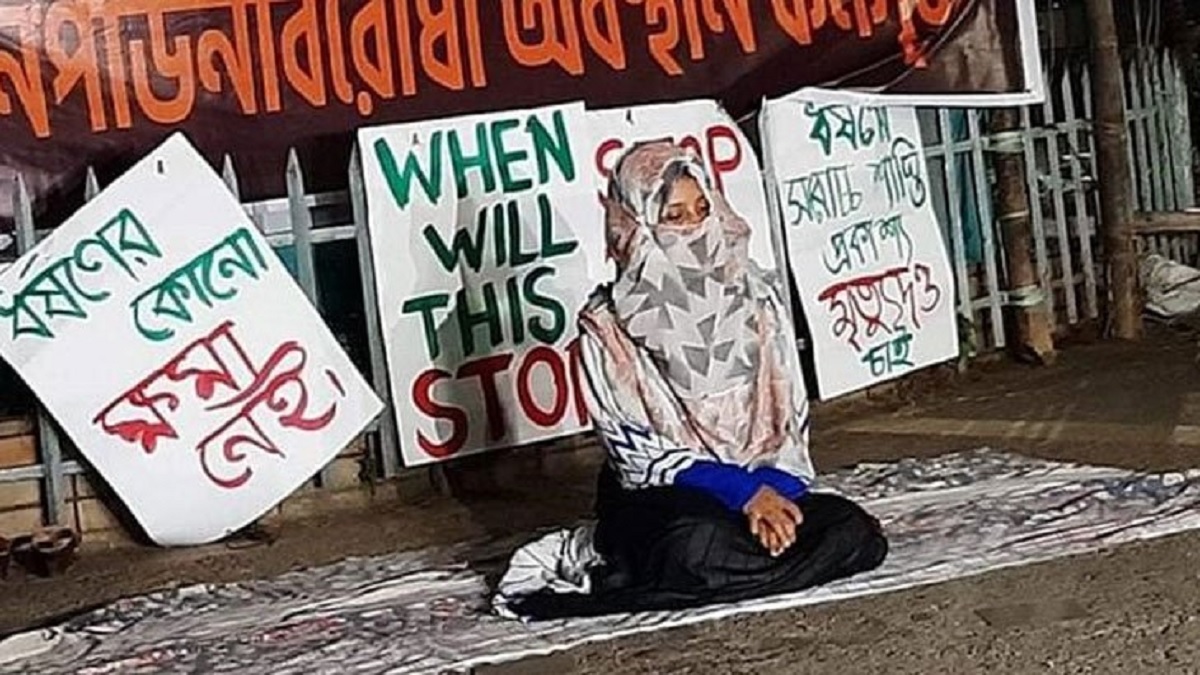 চতুর্থ দিনের মতো ধর্ষকের গ্রেফতারের দাবিতে অনশনে ঢাবির সেই শিক্ষার্থী