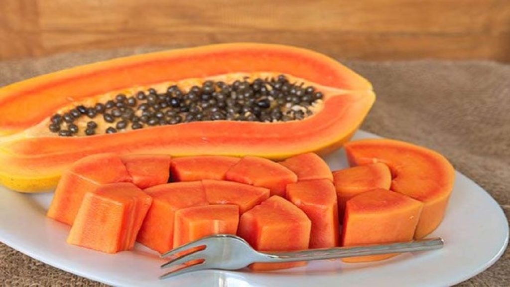 খালি পেটে পাকা পেঁপে খাওয়ার উপকারিতা