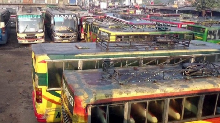 নওগাঁ থেকে দুই দিন বন্ধ থাকার পর ফের বাস চলাচল শুরু