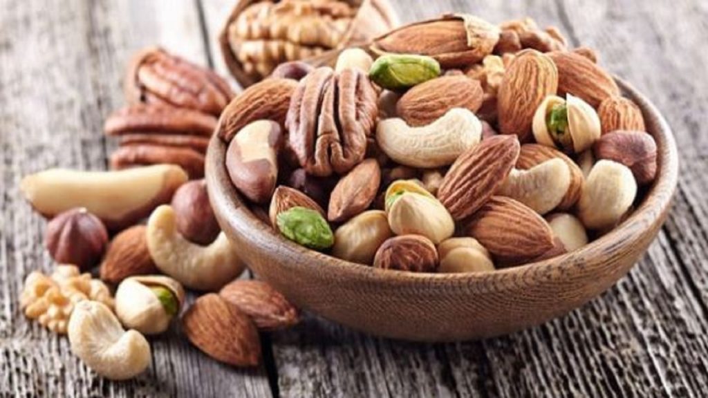 বাদাম খেলে যেসব রোগ থেকে বাঁচা যায়