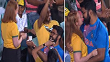 গ্যালারিতে অজি তরুণীর মন জয় করলেন ভারতীয় তরুণ (ভিডিও)