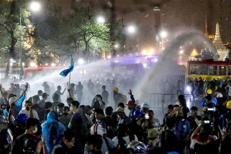 রাজতন্ত্র সংস্কার আর সরকার পতনের দাবিতে আবারও উত্তাল থাইল্যান্ড