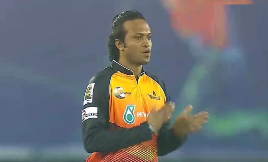 মাত্র তিন রানেই প্যাভিলিয়নের পথ ধরলেন সাকিব