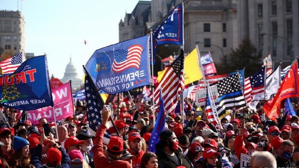 মার্কিন নির্বাচনে জালিয়াতির অভিযোগে বিক্ষোভ সমাবেশ ট্রাম্প সমর্থকদের