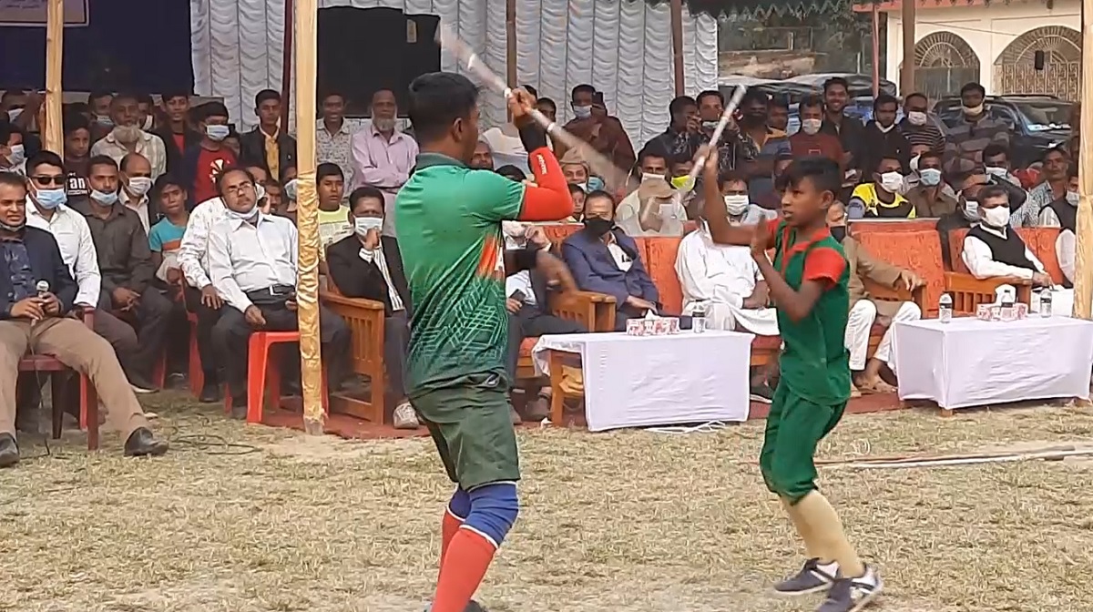 মাগুরা মুক্ত দিবসে লাঠি খেলা ও মোমবাতি প্রজ্বলন