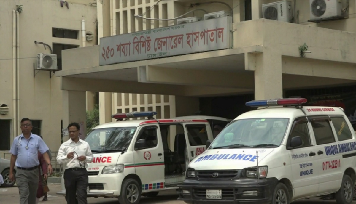 টাঙ্গাইলে বাসের চাপায় অটোচালক নিহত