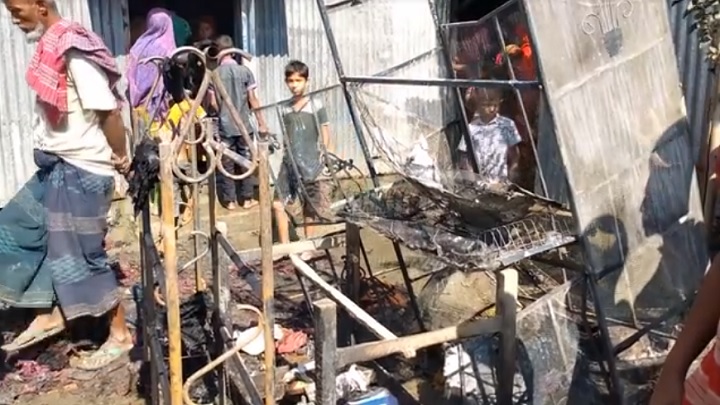 কামারখন্দে তাঁত শ্রমিকের বসত ঘরে অগ্নিকাণ্ড