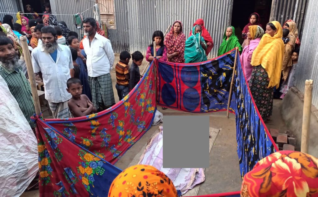 ১২ দিনের সন্তান রেখে আত্মহত্যা মায়ের