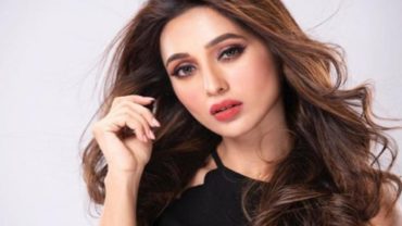 অভিনয় করার জন্য বাড়ি থেকে পালিয়েছিলেন মিমি! (ভিডিও) অভিনয় করার জন্য বাড়ি থেকে পালিয়েছিলেন মিমি! (ভিডিও)