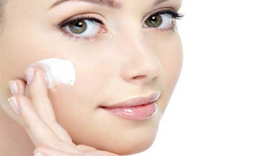 মুখে বডি লোশন নয়