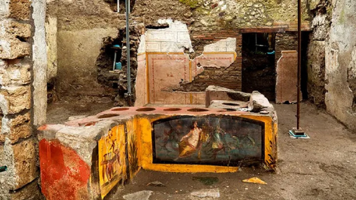 দুই হাজার বছর আগের ফাস্ট ফুড দোকানের সন্ধান (ভিডিও)