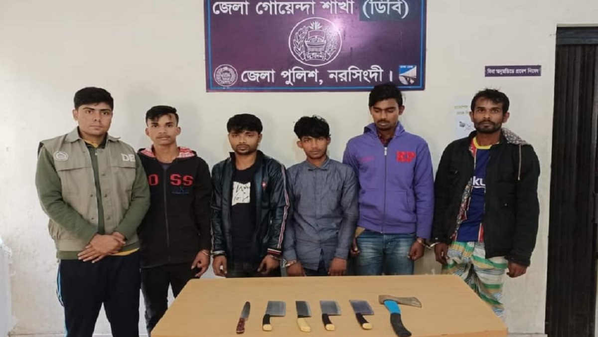 শিবপুরে ডাকাতির প্রস্তুতিকালে দেশীয় অস্ত্রসহ ৫ ডাকাত গ্রেফতার