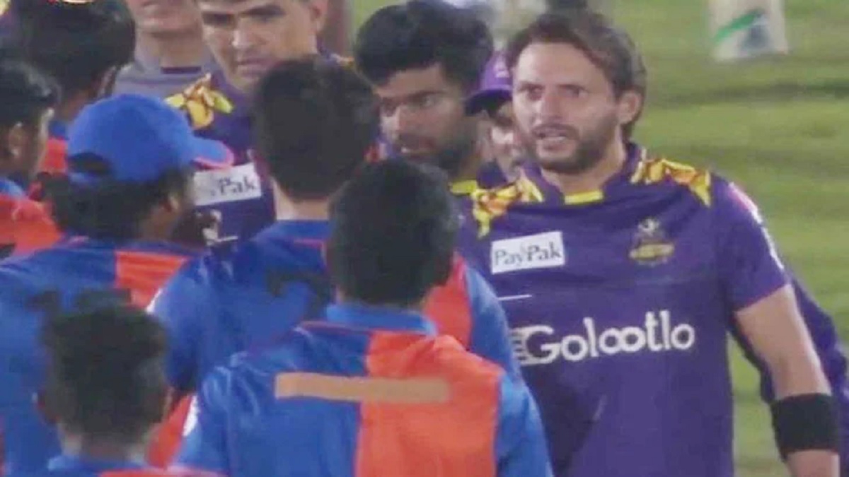 তোমার জন্মের আগ থেকে সেঞ্চুরি করি: আফগান পেসারকে আফ্রিদি