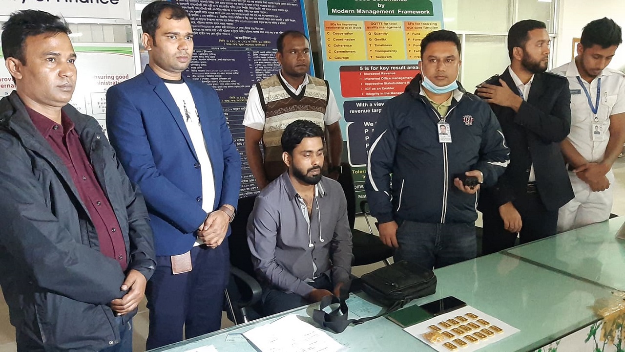 সিলেট বিমানবন্দরে ১৪টি স্বর্ণ বার উদ্ধার সিলেট বিমানবন্দরে ১৪টি স্বর্ণ বার উদ্ধার