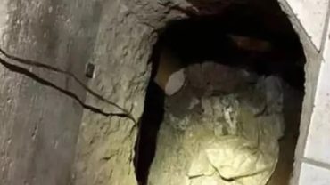প্রেমিকার বাড়ি অবধি সুড়ঙ্গ বানিয়েও স্বামীর কাছে হাতেনাতে পাকড়াও প্রেমিক! প্রেমিকার বাড়ি অবধি সুড়ঙ্গ বানিয়েও স্বামীর কাছেই হাতেনাতে পাকড়াও প্রেমিক!