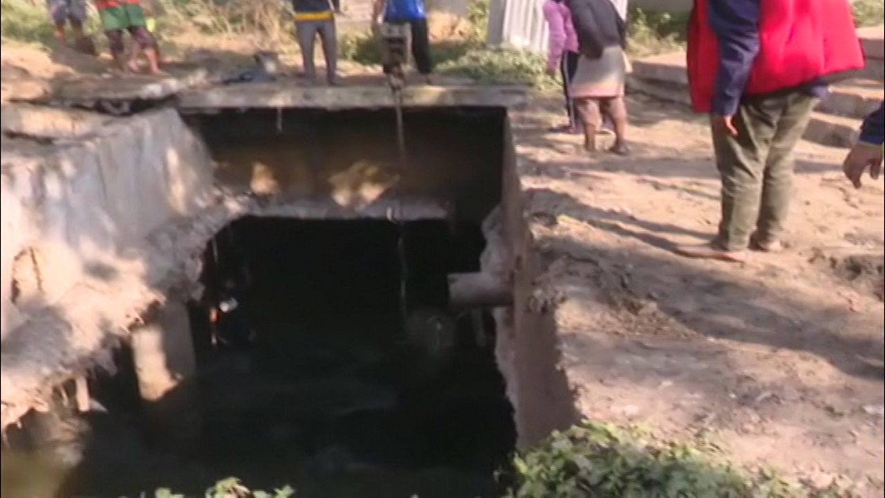 দ্বিতীয় দিনের মতো পরিষ্কার কার্যক্রম চালাচ্ছে দক্ষিণ সিটি করপোরেশন দ্বিতীয় দিনের মতো পরিস্কার কার্যক্রম চালাচ্ছে দক্ষিণ সিটি করপোরেশন