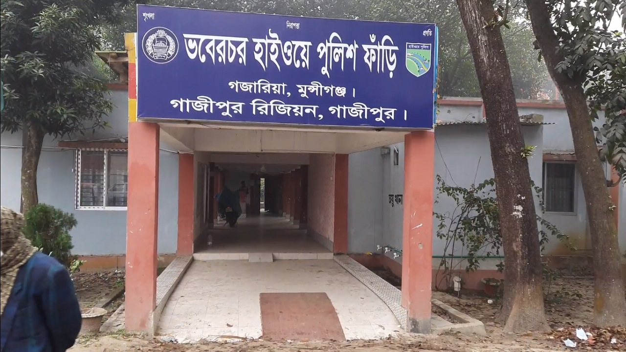 মুন্সিগঞ্জে কাভার্ডভ্যানের ধাক্কায় দুই মোটরসাইকেল আরোহী নিহত মুন্সিগঞ্জে কাভার্ডভ্যানের ধাক্কায় দুই মোটরসাইকেল আরোহী নিহত