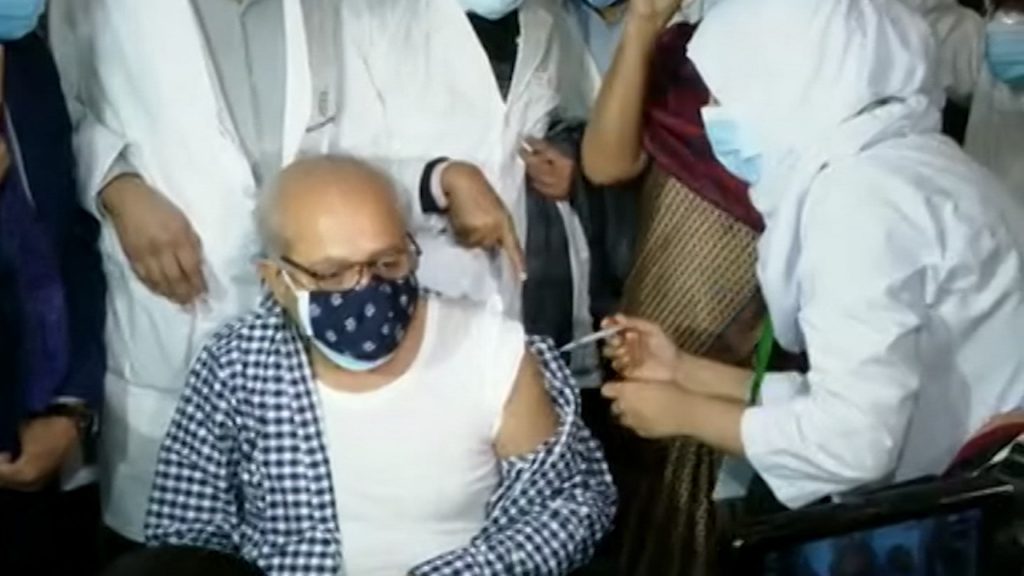 রাজধানীর পাঁচ হাসপাতালে করোনার টিকা দেওয়া শুরু