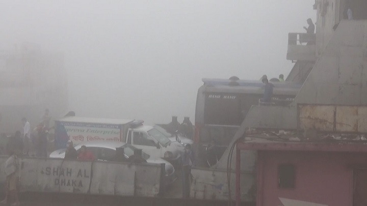 ঘন কুয়াশায় ফেরি চলাচল বন্ধ