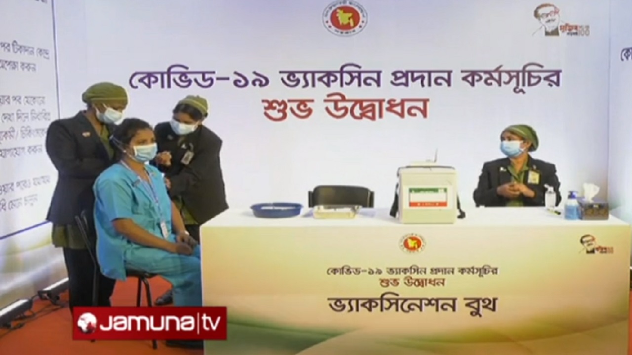 দেশে প্রথম করোনা ভ্যাকসিন গ্রহণ করলেন রুনুসহ ৫ জন