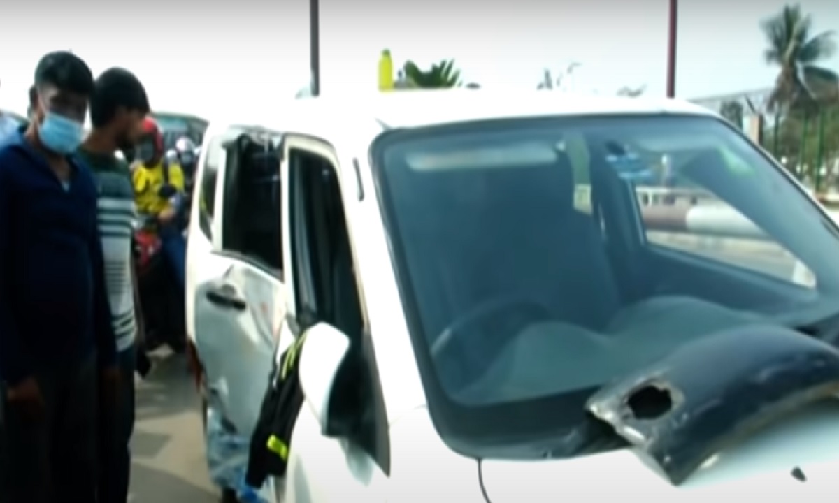 রাজধানীর কুড়িল ফ্লাইওভারের মুখে বাস-প্রাইভেটকারের সংঘর্ষ, আহত ৫