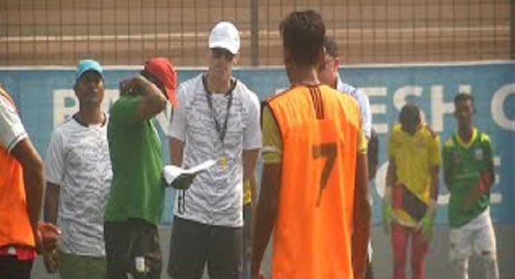 চাকরি হারালেন বাফুফের ১৮ কোচ