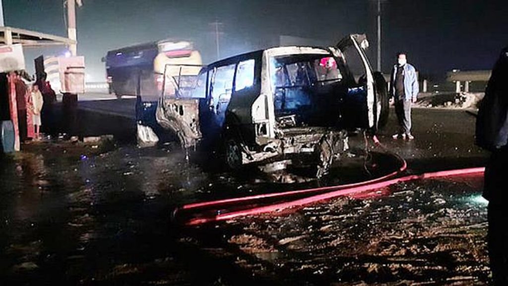 ঢাকা-টাঙ্গাইল মহাসড়কে পাজেরো গাড়িতে হঠাৎ আগুন