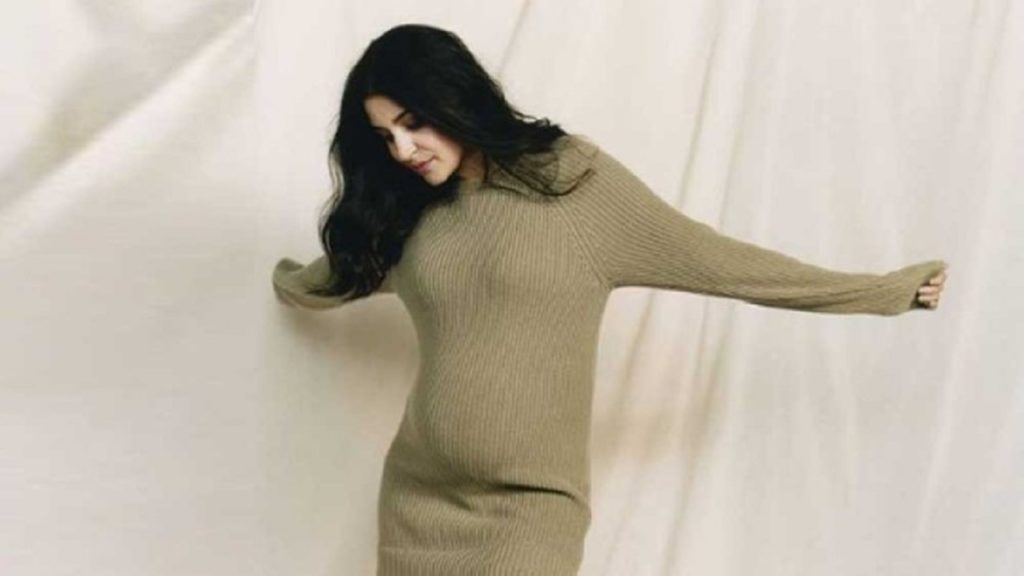 বেবি বাম্পের ফটোশুট, ট্রোলিংয়ের শিকার আনুশকা