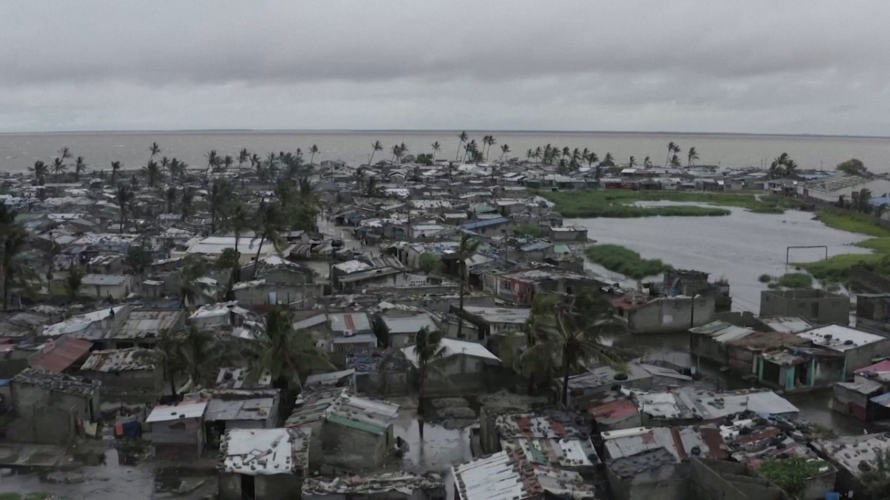 মোজাম্মিকে ঘূর্ণিঝড়ের তান্ডবে ক্ষতিগ্রস্ত হয়েছে আড়াই লাখের বেশি মানুষ মোজাম্মিকে ঘূর্ণিঝড়ের তান্ডবে ক্ষতিগ্রস্ত আড়াই লাখের বেশি মানুষ