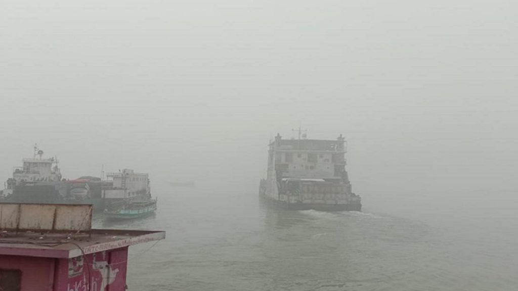 সাড়ে ৫ ঘণ্টা পর শুরু হলো ফেরি চলাচল