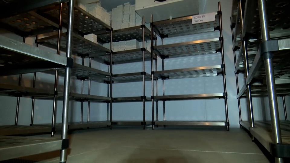 চট্টগ্রামে প্রস্তুত ভ্যাকসিন সংরক্ষণের বিশেষায়িত কুলার ও টিকাদান কেন্দ্র