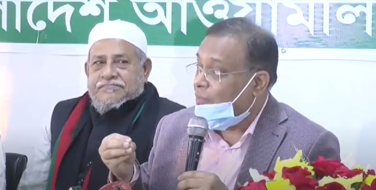 লুটপাট করে পিঠ বাঁচাতে এখন সবাই নৌকায় উঠতে চায়: তথ্যমন্ত্রী