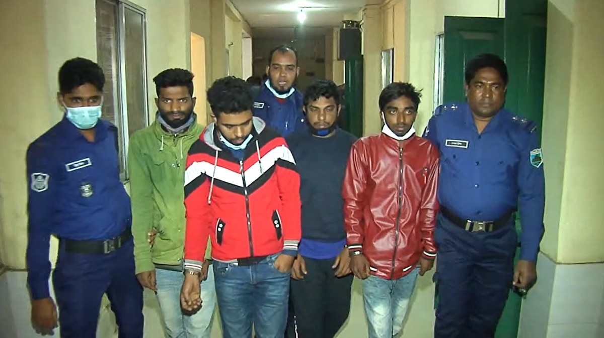 বগুড়ায় স্কুলছাত্রীকে অপহরণের ঘটনায় গ্রেফতার ৪