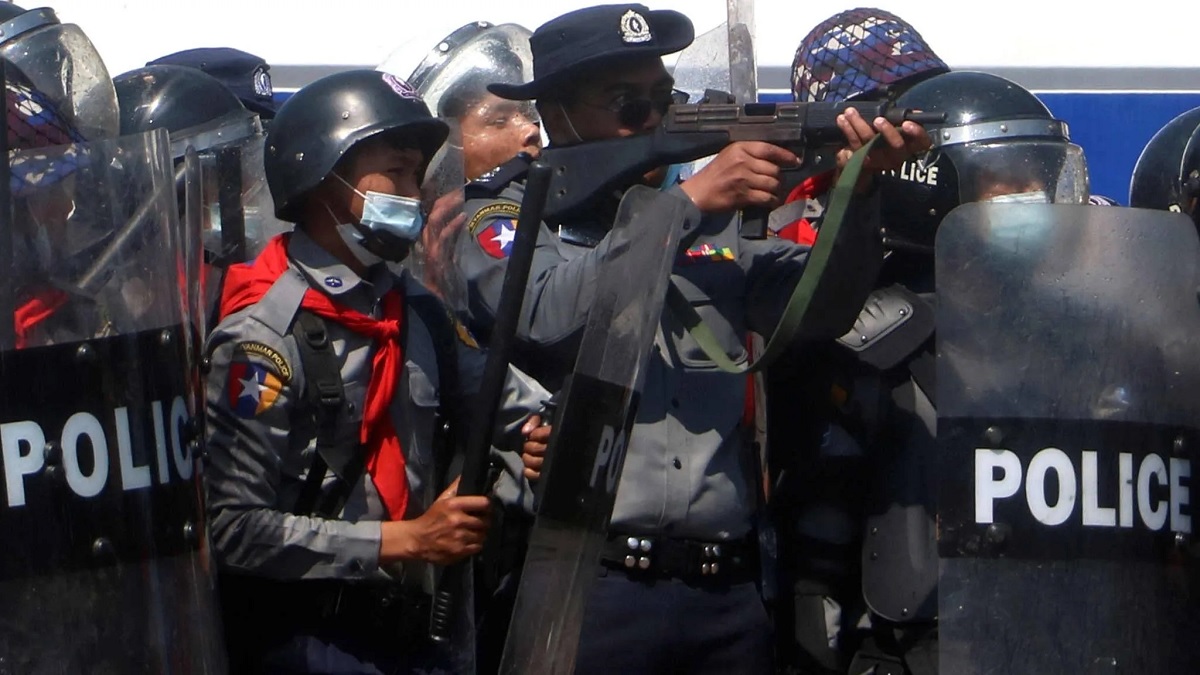 এনএলডি’র কার্যালয়ে সাঁড়াশি অভিযান মিয়ানমার সেনাবাহিনীর