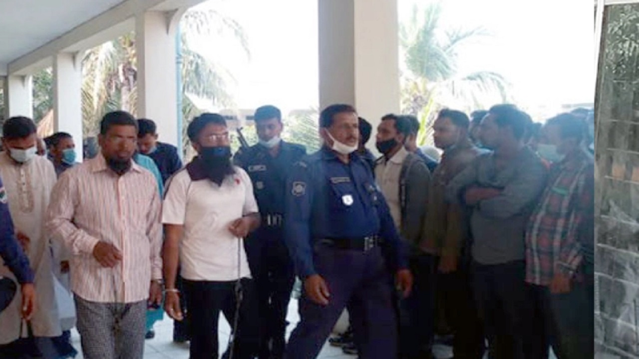 সাতক্ষীরায় সিরিজ বোমা হামলায় সাজা ১৮ জনের, খালাস ১ সাতক্ষীরায় সিরিজ বোমা হামলায় সাজা ১৮ জনের, খালাস ১