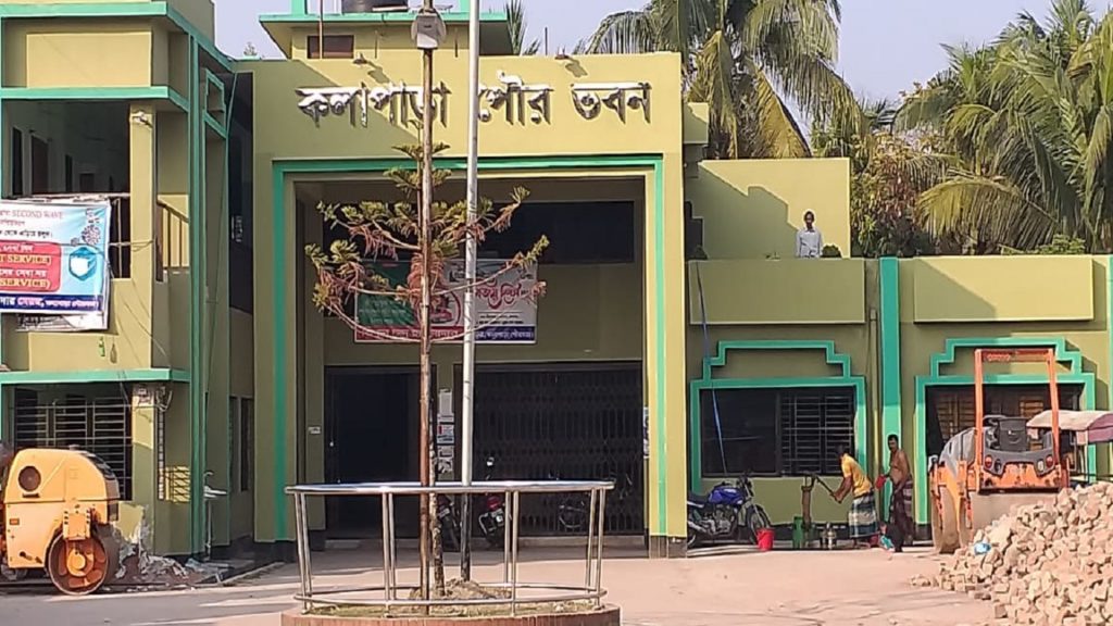 কলাপাড়ায় ভোটারের তুলনায় বহিরাগত বেশি