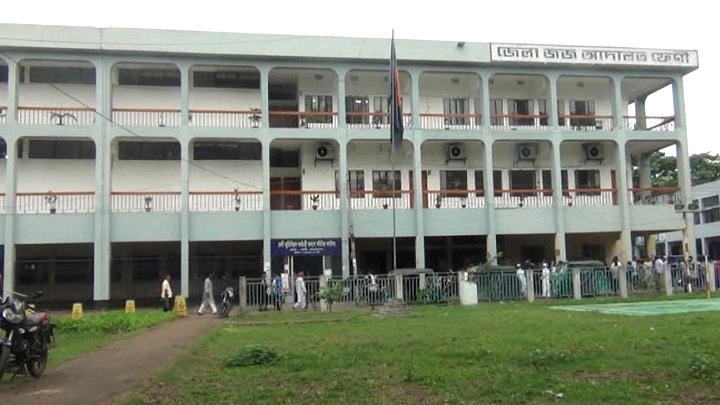 নবম শ্রেণির ছাত্রী হলেন মা: কনস্টেবলের বিরুদ্ধে ধর্ষণের অভিযোগ