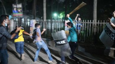 শাহবাগের বিক্ষোভ থেকে আটককৃতদের বিরুদ্ধে পুলিশ ‘হত্যাচেষ্টা’ মামলা