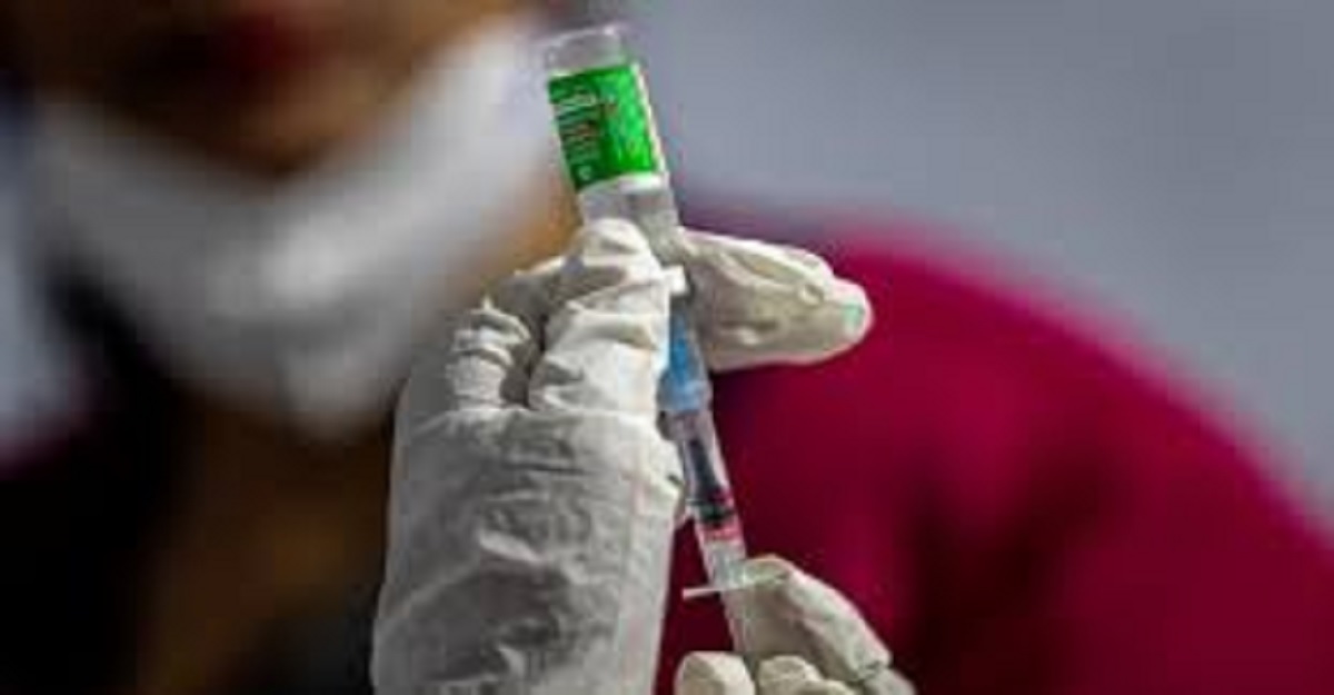 করোনার টিকা ভীতি কমে যাওয়ায় আগ্রহ বাড়ছে মানুষের