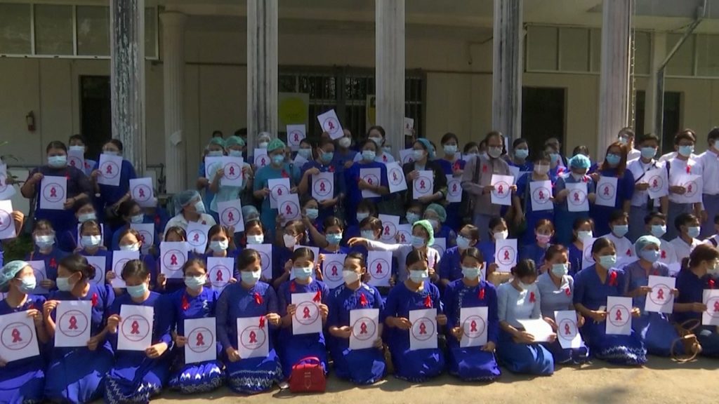 সেনা অভ্যুত্থানের প্রতিবাদে মিয়ানমারে বিক্ষোভ অব্যাহত