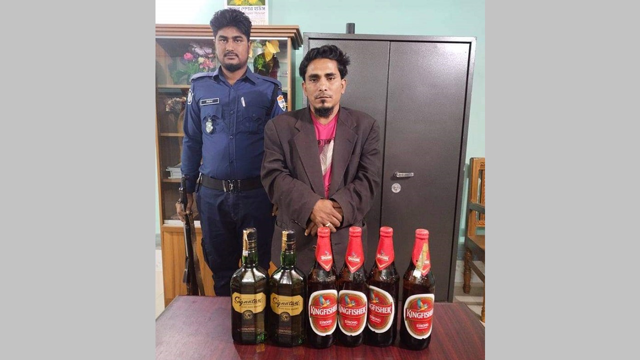 আখাউড়ায় ভারতীয় মদসহ যুবক আটক