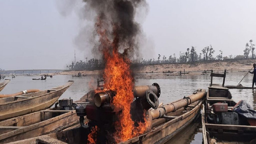 সিলেটের জাফলংয়ে অবৈধ পাথর উত্তোলনকারীদের বিরুদ্ধে অভিযান