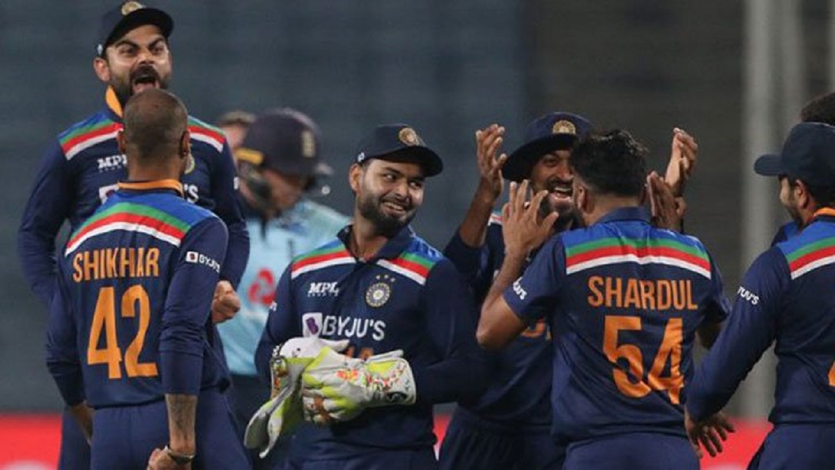 ওয়ানডে ট্রফি নিজেদের ঘরেই রেখে দিলো ভারত