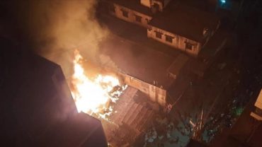 রাজধানীর কাঁঠালবাগান বস্তিতে অগ্নিকাণ্ড