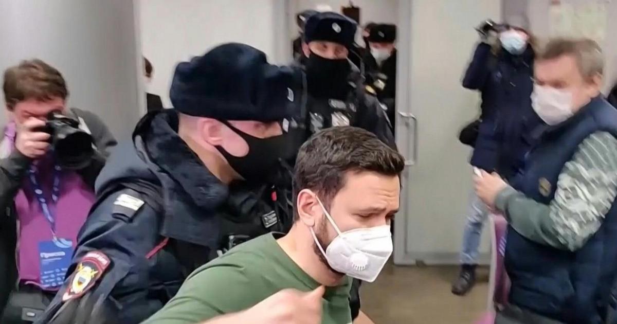 রাশিয়ায় বিরোধীদের সম্মেলন ভেঙে দিলো পুলিশ, আটক ২০০