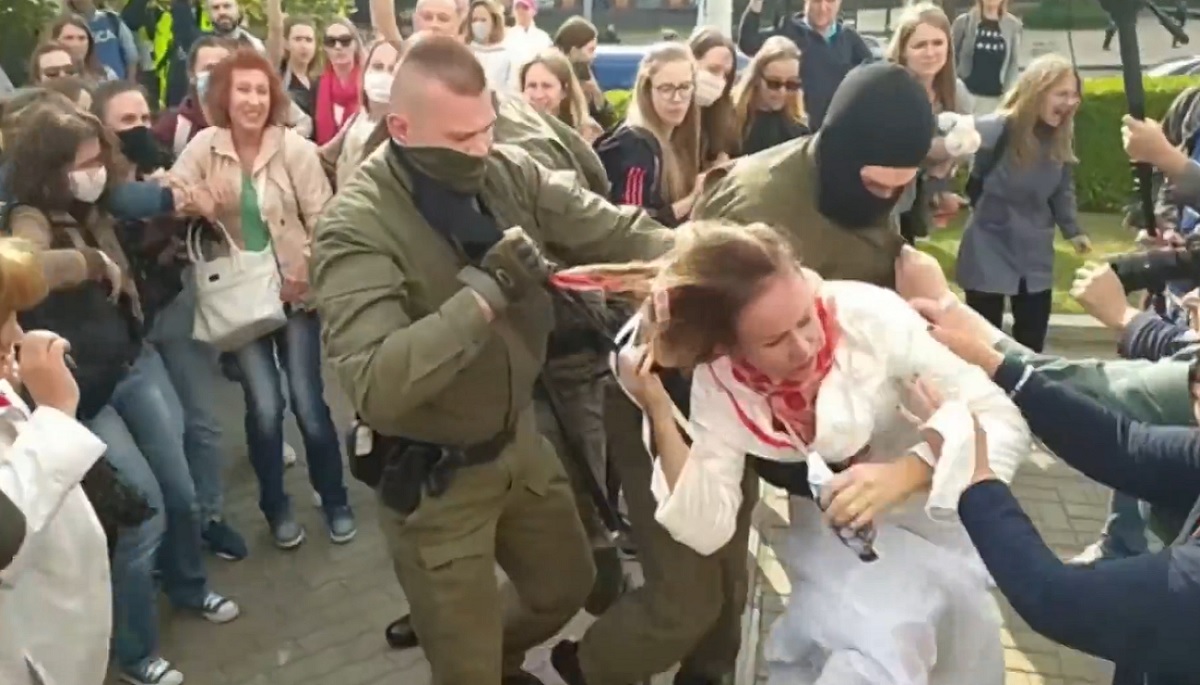 বেলারুশে প্রেসিডেন্ট বিরোধী আন্দোলন, গণমাধ্যমকর্মীসহ আটক ১১০