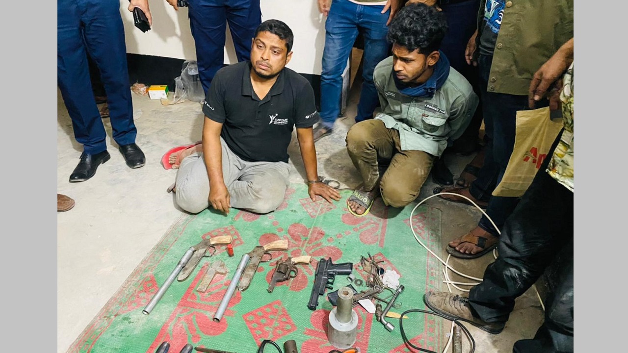 পাবনায় অস্ত্র তৈরির কারখানার সন্ধান