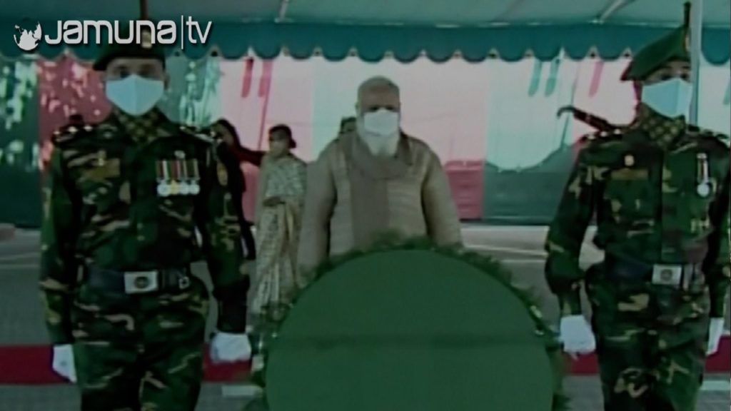 টুঙ্গিপাড়ায় জাতির পিতার সমাধিতে শ্রদ্ধা জানিয়েছেন মোদি