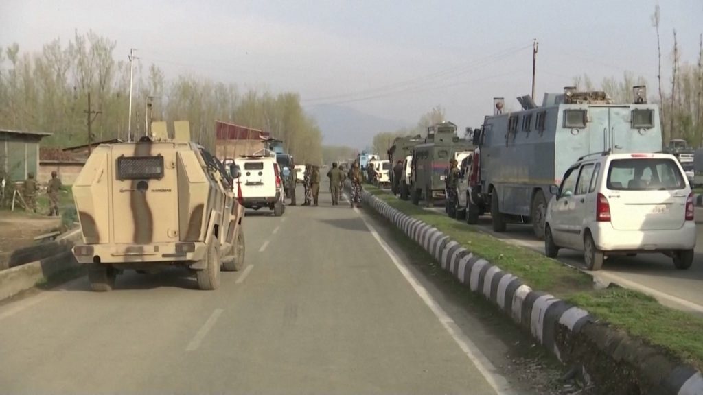 জম্মু ও কাশ্মিরে অজ্ঞাত বন্দুকধারীদের হামলায় নিহত ১ পুলিশ কর্মকর্তা